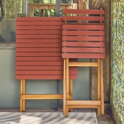 Acacia wood garden table, 2 folding chairs