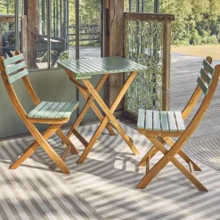 Acacia wood garden table, 2 folding chairs