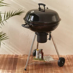 Charcoal kettle barbecue
