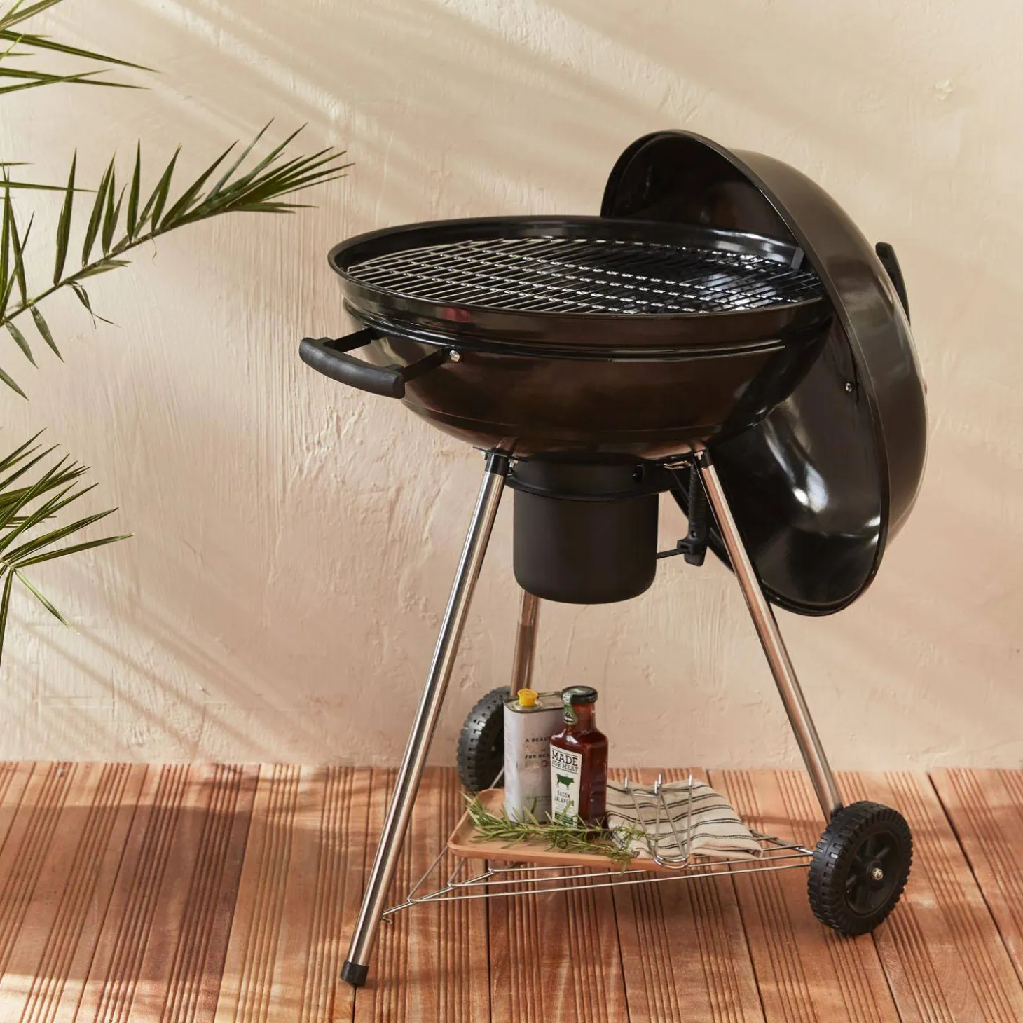 Charcoal kettle barbecue