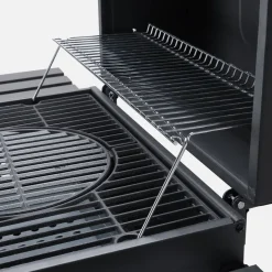 Charcoal smoker barbecue with ash collector