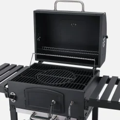 Charcoal smoker barbecue with ash collector