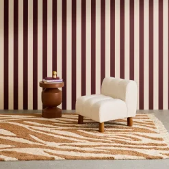 Children's armchair with rounded legs in rubberwood and boucle fabric