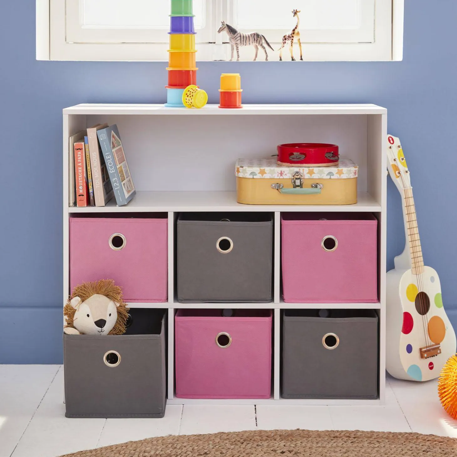 Children's storage unit with 6 baskets