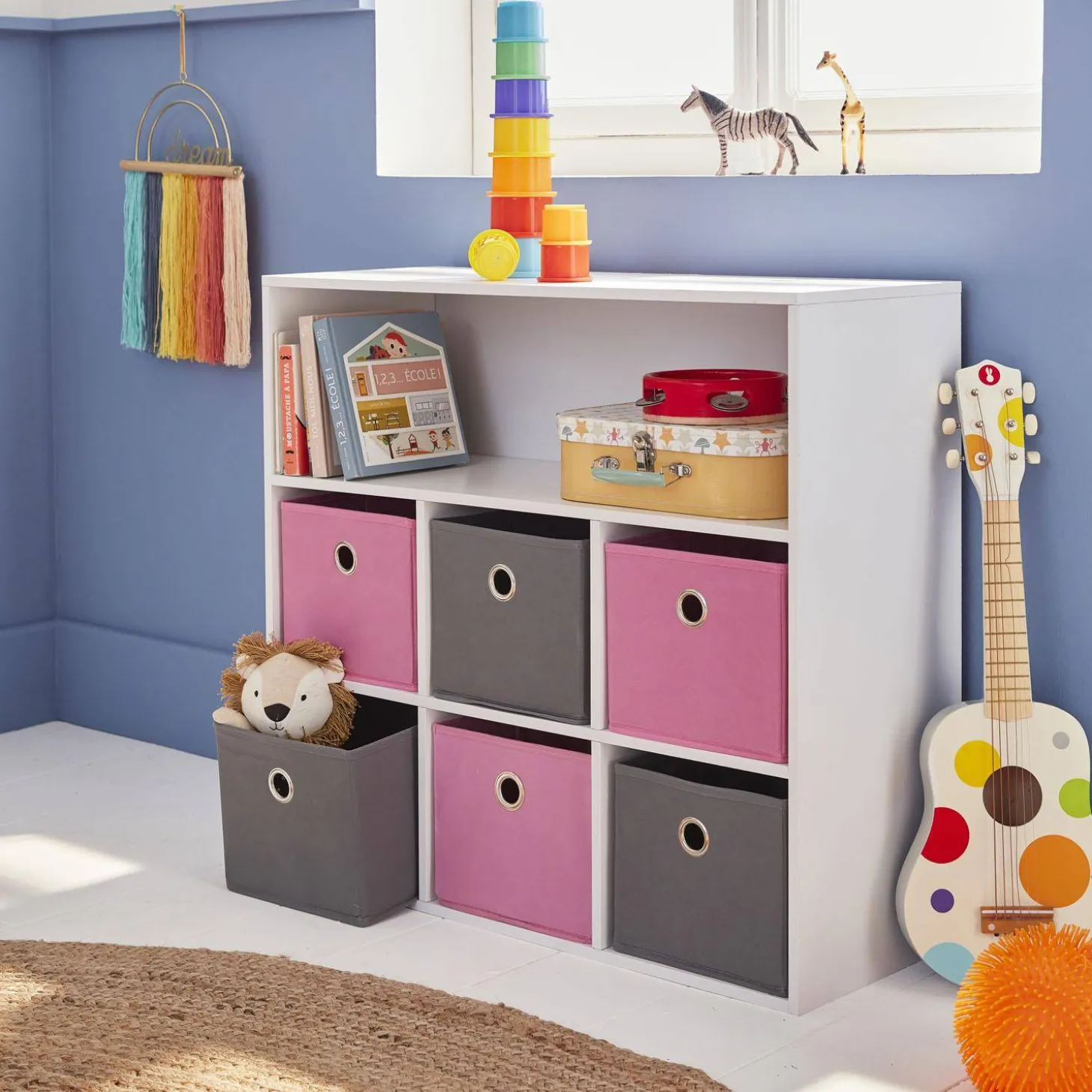 Children's storage unit with 6 baskets
