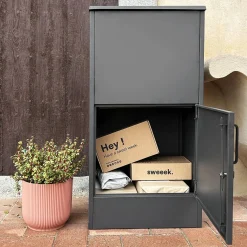 56 cm package box made of galvanized steel with a lock.