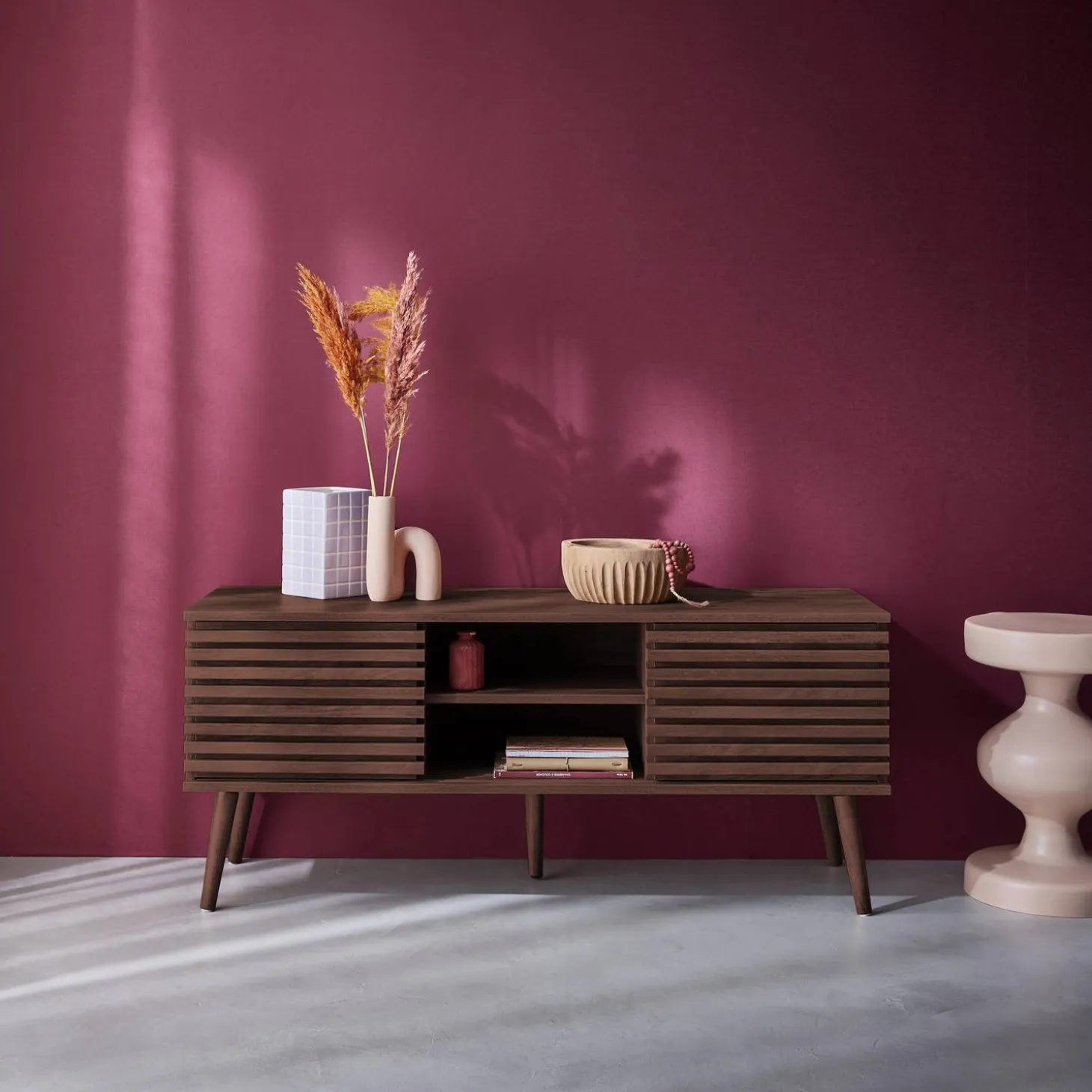 120 cm scandinavian TV unit grooved wooden effect 2 doors