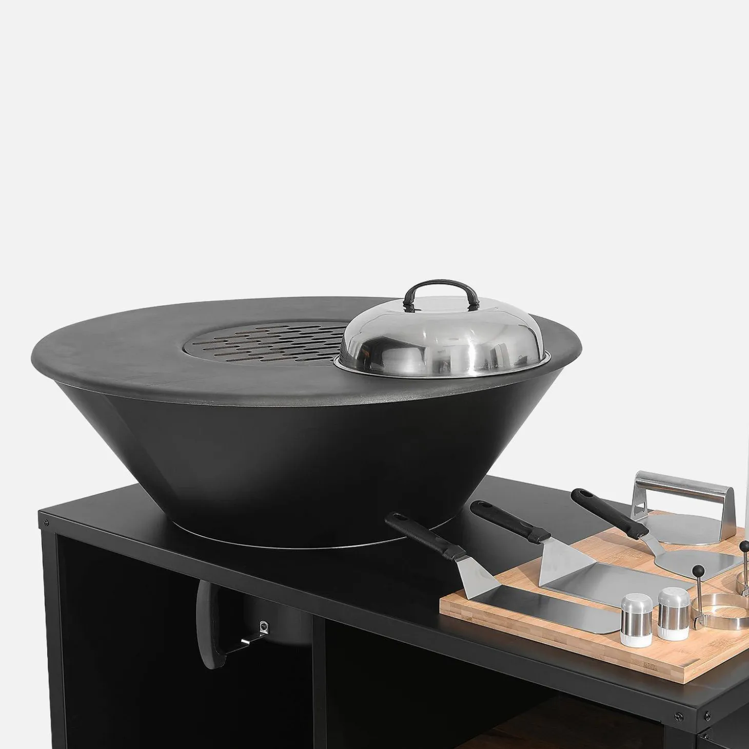 Cooking brazier Ø80cm with cooking grill, storage space, lid and utensils