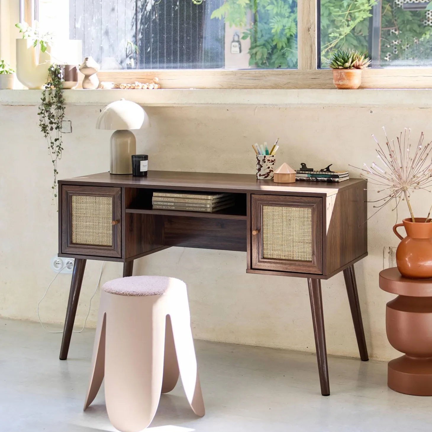 2-door desk with wood and cane effect