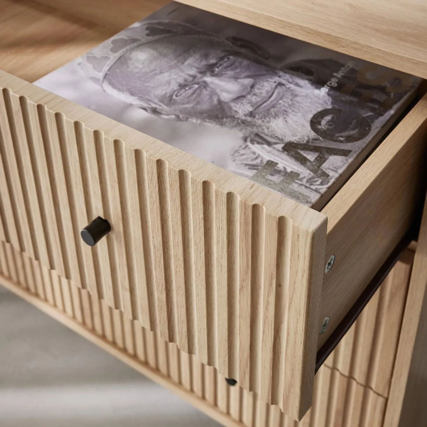 3-drawer chest with grooved wooden-effect