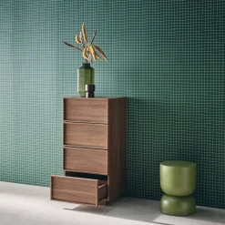 4-drawer wood effect dresser