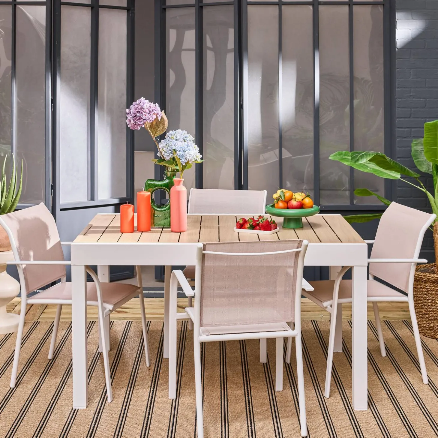 Extendable aluminium garden table + 8 armchairs