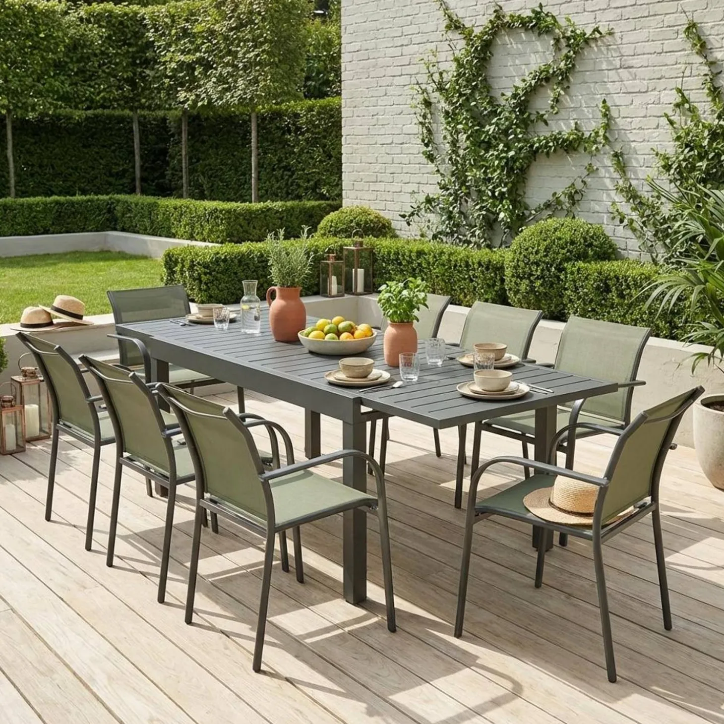 Extendable aluminium garden table + 8 armchairs