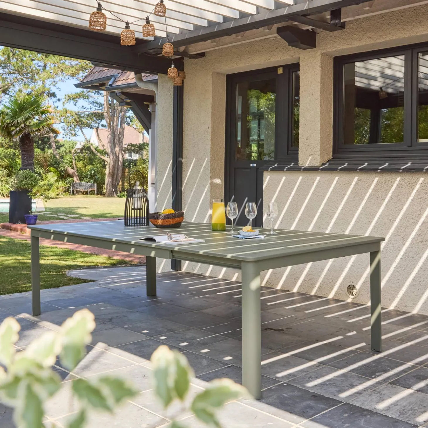 Extendable aluminum garden table 199/258,5 cm seats 12