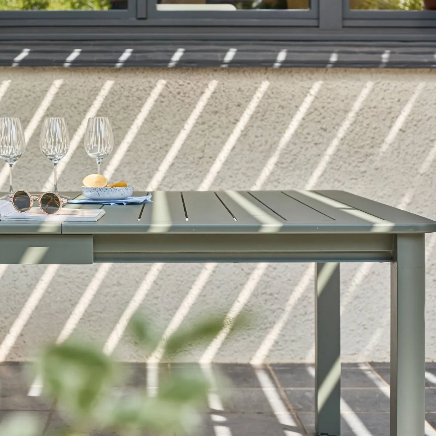 Extendable aluminum garden table 199/258,5 cm seats 12