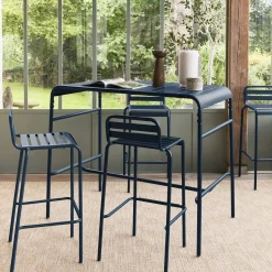 Garden high table with 4 steel bar stools
