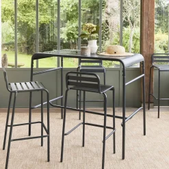 Garden high table with 4 steel bar stools