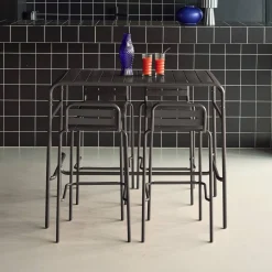 Garden high table with 4 steel bar stools