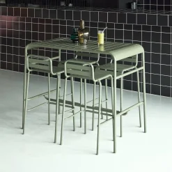 Garden high table with 4 steel bar stools