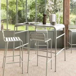 Garden high table with 4 steel bar stools