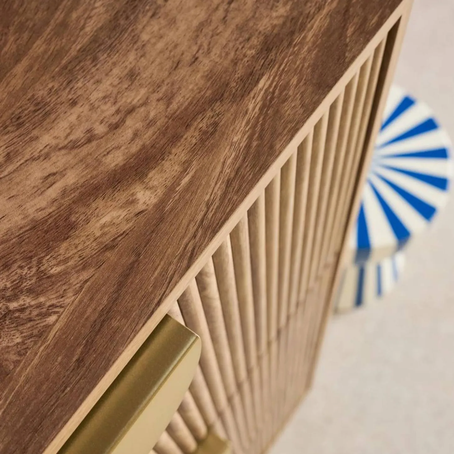 Grooved mango wood effect shoe cabinet with 3 drawers