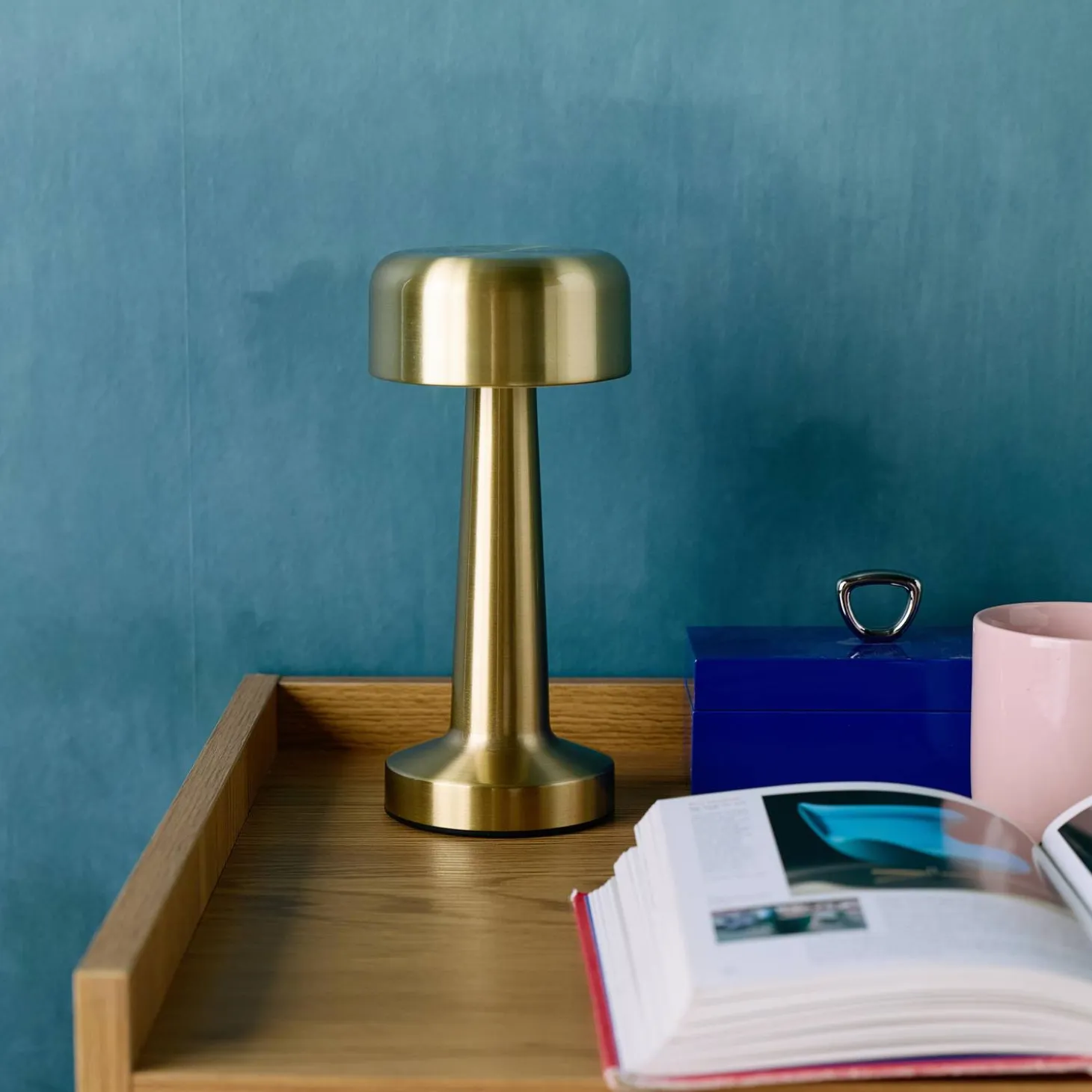 Indoor LED table lamp in gold metal Ø9cm