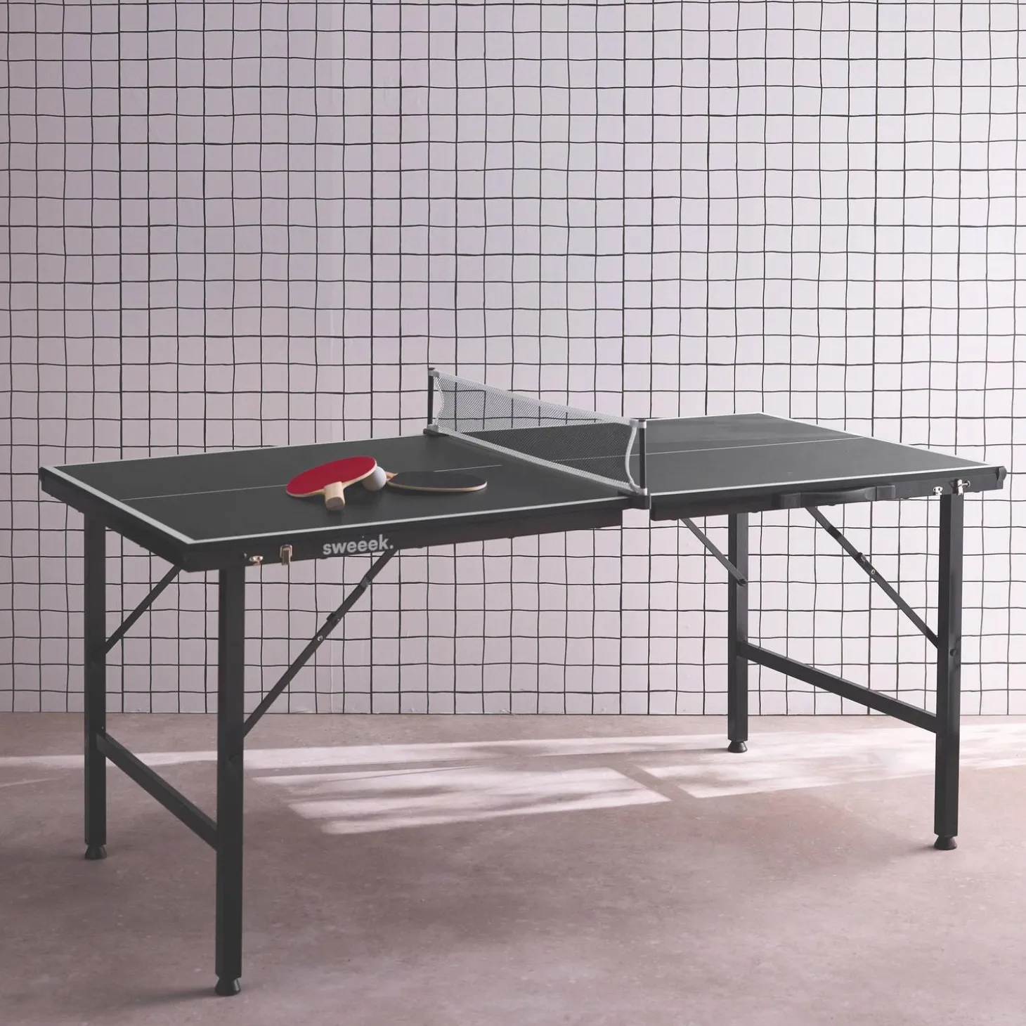 Indoor mini table tennis table with 2 bats and 3 balls