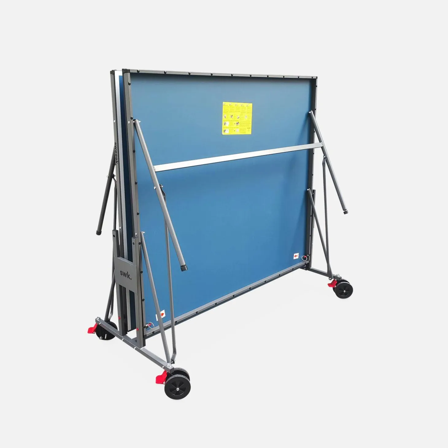 Indoor ping pong table with 2 rackets and 3 balls