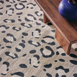Indoor Rug with Beige Leopard Pattern