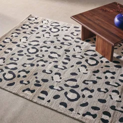 Indoor Rug with Beige Leopard Pattern