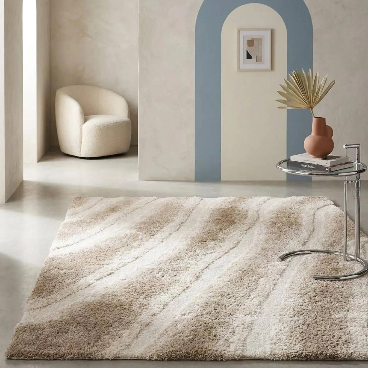 Indoor rug with beige striped pattern