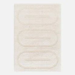 Indoor rug with geometric patterns cream