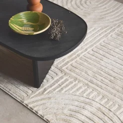 Indoor rug with graphic arch pattern, cream