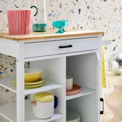 Kitchen serving tray in rubber wood with handle