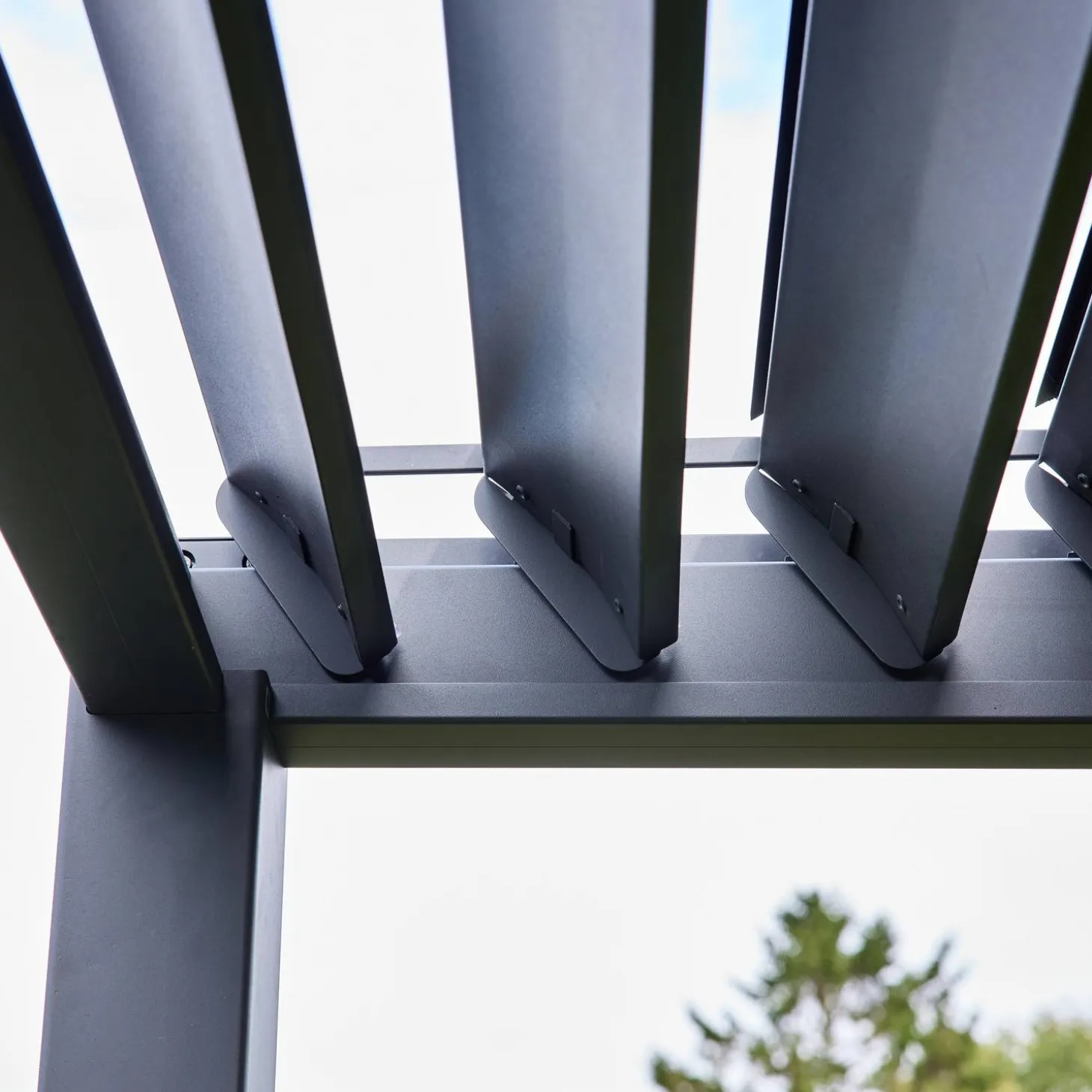 Louvered pergola aluminium 4 x 3m and 3 130cm louver panels