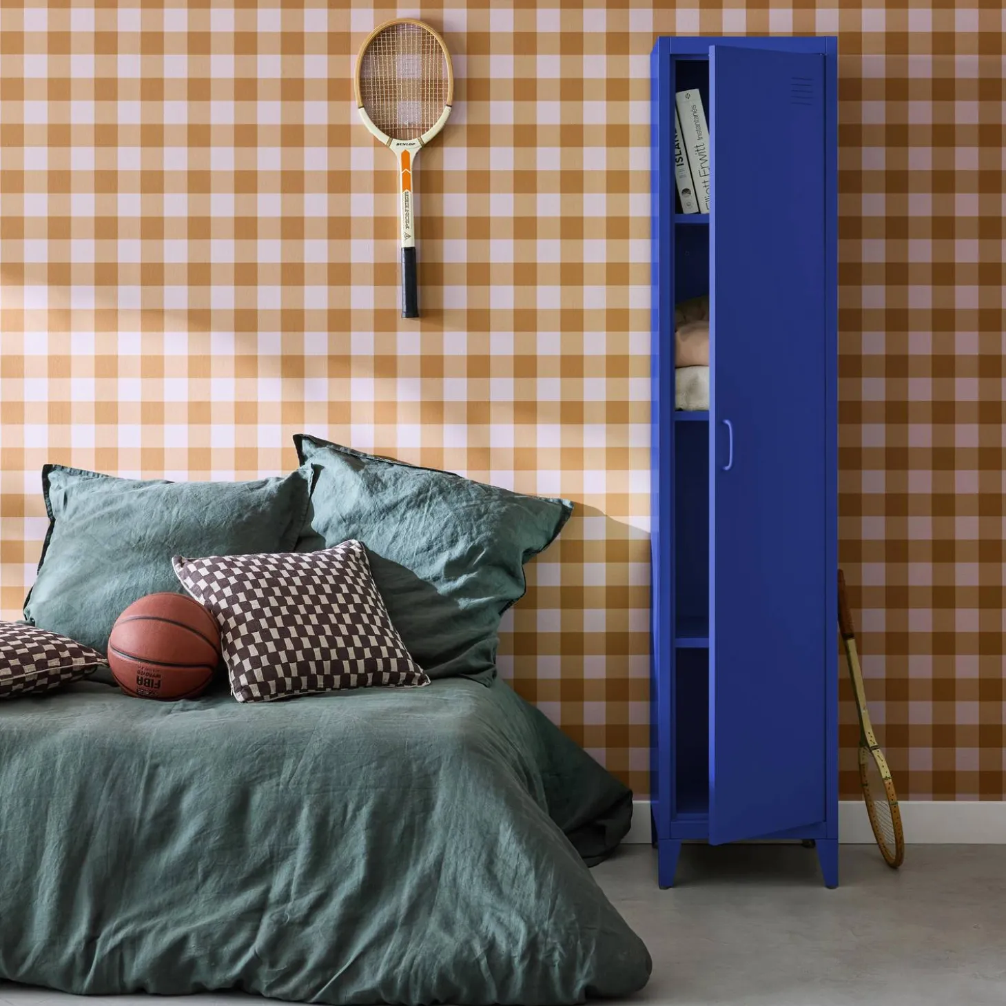Metal cabinet/locker with 4 storage compartments, industrial-style
