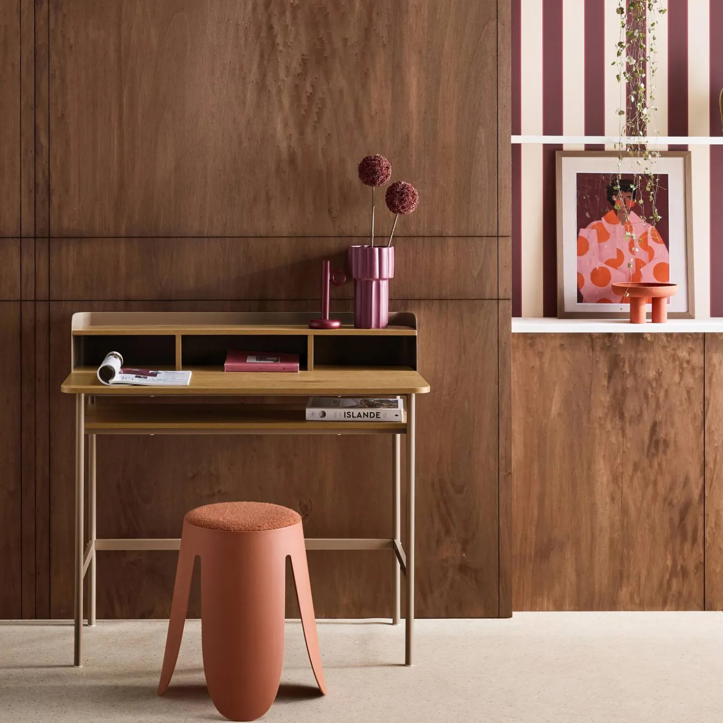 Metal desk with wood decor 3 niches