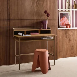 Metal desk with wood decor 3 niches