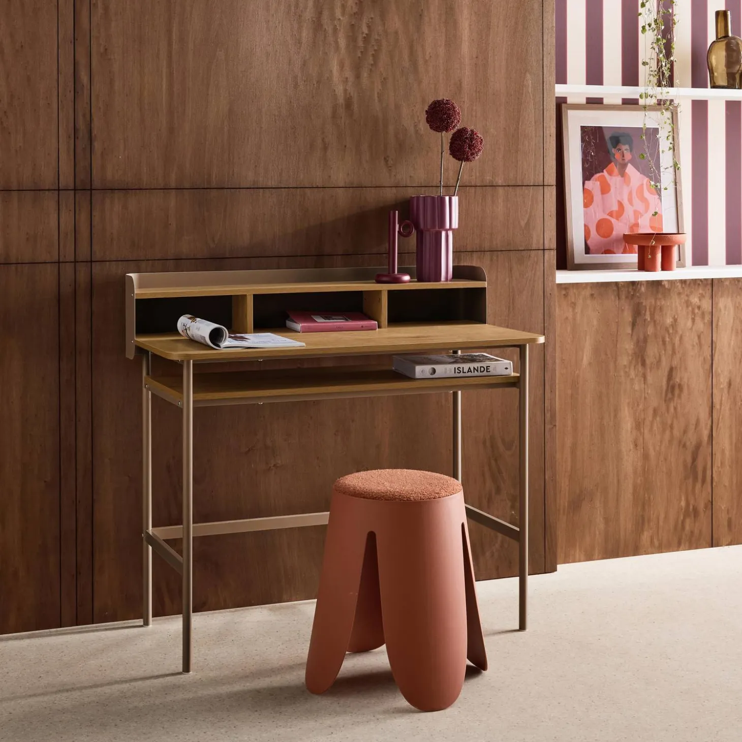 Metal desk with wood decor 3 niches
