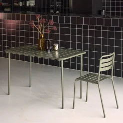 Metal garden table for 4 people