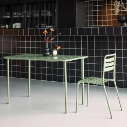 Metal garden table for 4 people