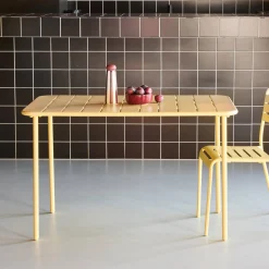 Metal garden table for 4 people