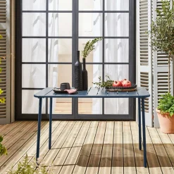 Metal garden table for 4 people