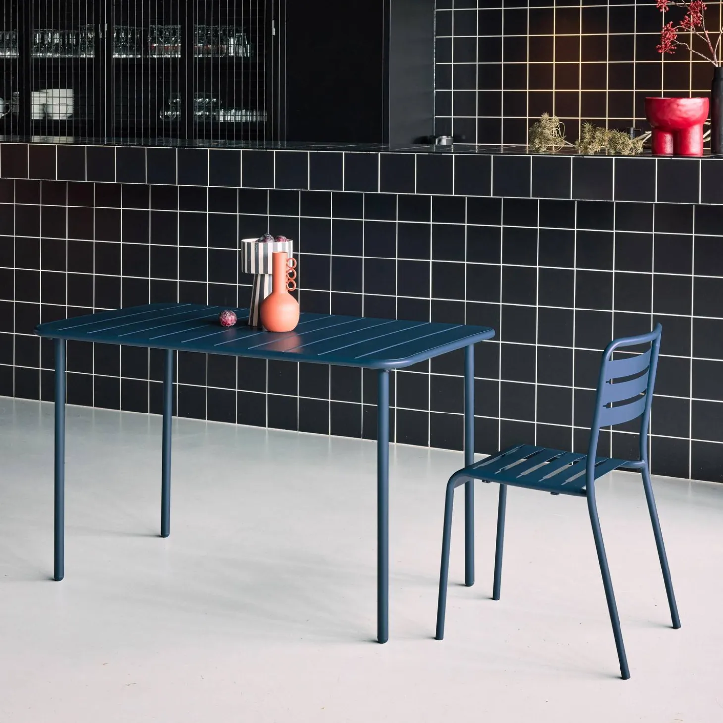 Metal garden table for 4 people