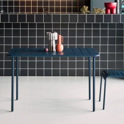 Metal garden table for 4 people