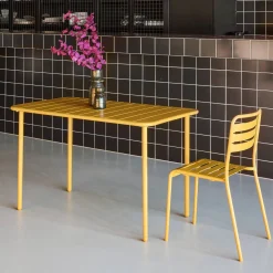 Metal garden table for 4 people
