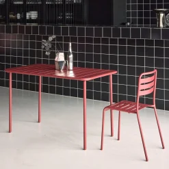 Metal garden table for 4 people