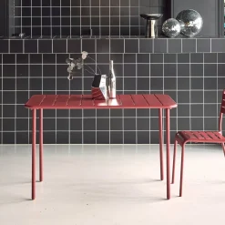 Metal garden table for 4 people