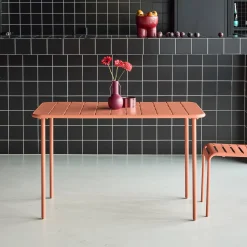 Metal garden table for 4 people