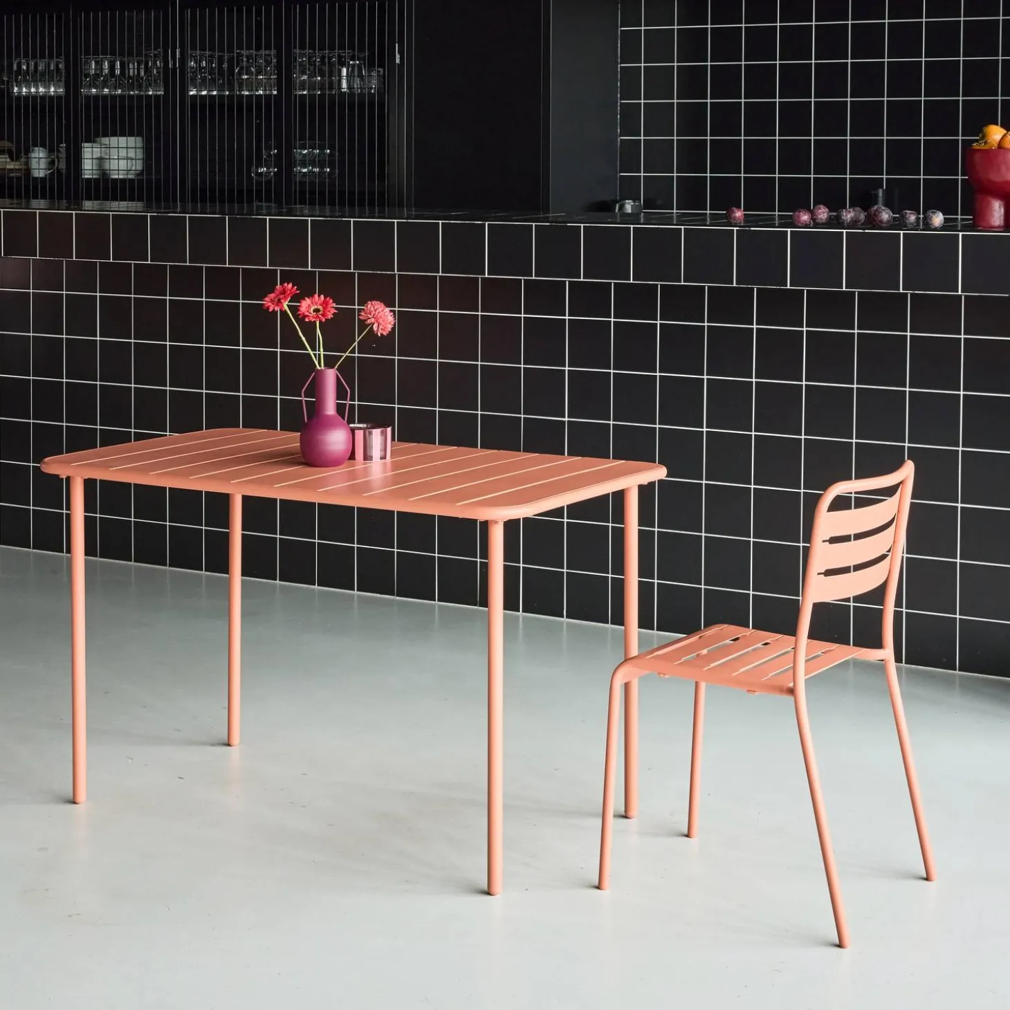 Metal garden table for 4 people